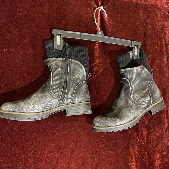 Muk Luks Silver/ Gray Sweater Boot Sz. 9